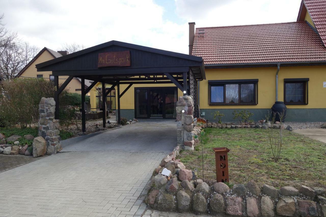 Ferienhaus "Am Gutspark" Alt Tucheband Экстерьер фото